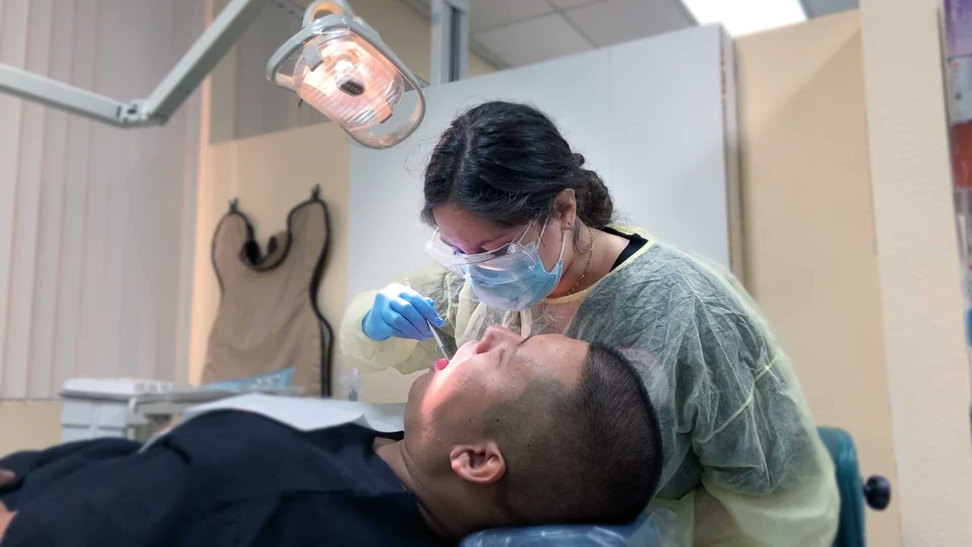 3 Things You Need to Know About a Dental Assistant